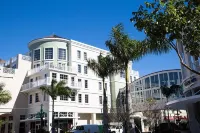 Wyndham Grand Jupiter at Harbourside Place Hotels near Walmart Supercenter