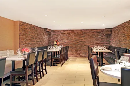 Wyndham Garden Chinatown Отели рядом с достопримечательностью «Ле Петит Версайллес Гарден»