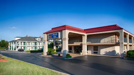 Days Inn & Suites by Wyndham Warner Robins Near Robins AFB