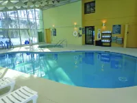 La Quinta Inn & Suites by Wyndham Stevens Point - Pool