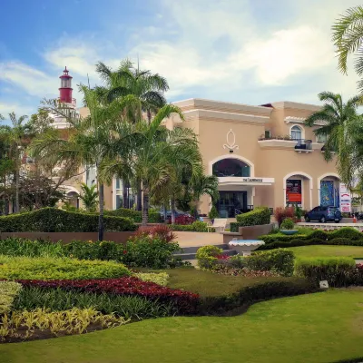 The Lighthouse Marina Resort Hoteles cerca de Monumento Inang Laya