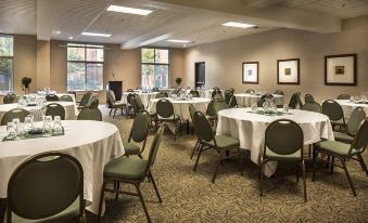 DoubleTree by Hilton Bend - Housity