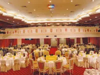 Merdeka Palace Hotel & Suites Hotels near Cat Museum