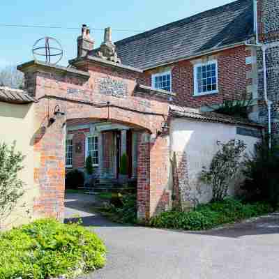 Rollestone Manor B&B and Restaurant Hotel Exterior