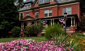 B. F. Hiestand House Bed & Breakfast