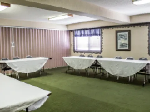 Quality Inn & Suites Newberry Hotels in Luce County
