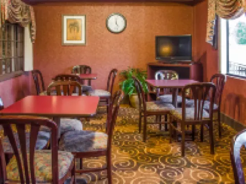 Quality Inn Mobile West Tillmans Corner モビールのホテル