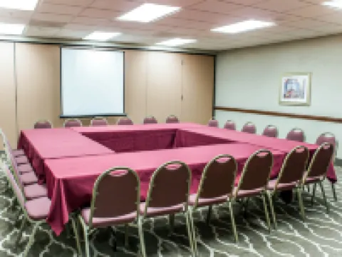 Quality Suites Graham - Burlington South Hotels in Graham