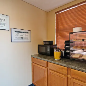 Econo Lodge Near Bluefield College