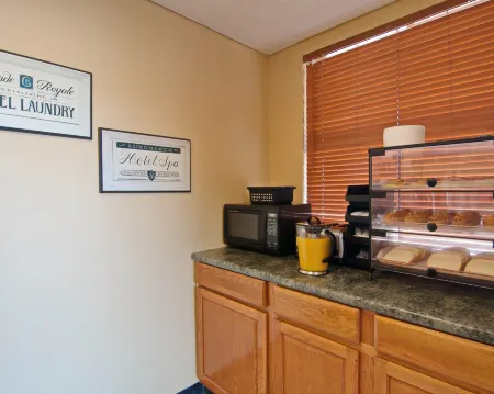 Econo Lodge Near Bluefield College