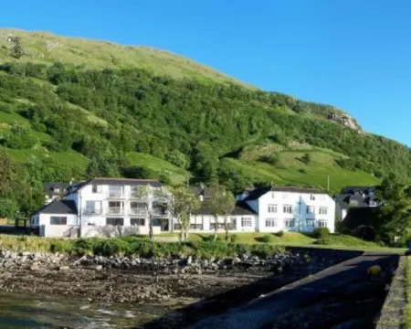 Holly Tree Hotel, Swimming Pool & Hot Tub Hotels in Appin
