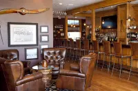 Ironworks Hotel - bar