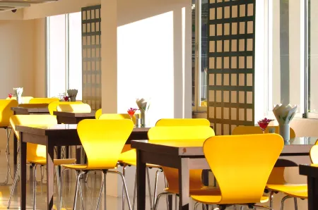 MayFlower Grande Hotel Nimmanhemin Отели рядом с достопримечательностью «Ват Пратхат Дой Сутхеп»