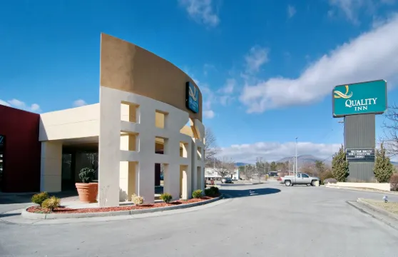 羅阿諾克機場品質酒店