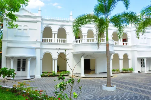 Bougain Villa Hotels in Dharga Town