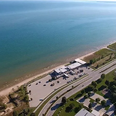 Lighthouse Inn - Two Rivers