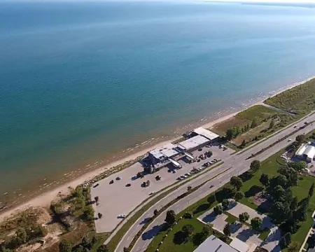 Lighthouse Inn - Two Rivers Hotels in Two Rivers