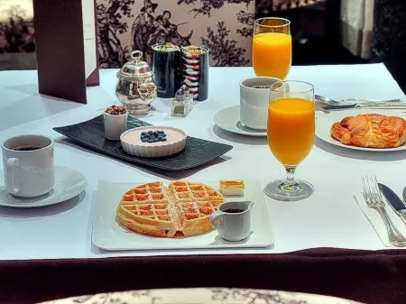 Executive Hotel Vintage Court Отели рядом с достопримечательностью «Tin How Temple»