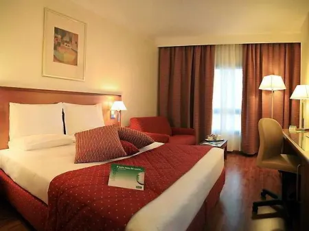 Holiday Inn Cagliari Отели в г. Кальяри