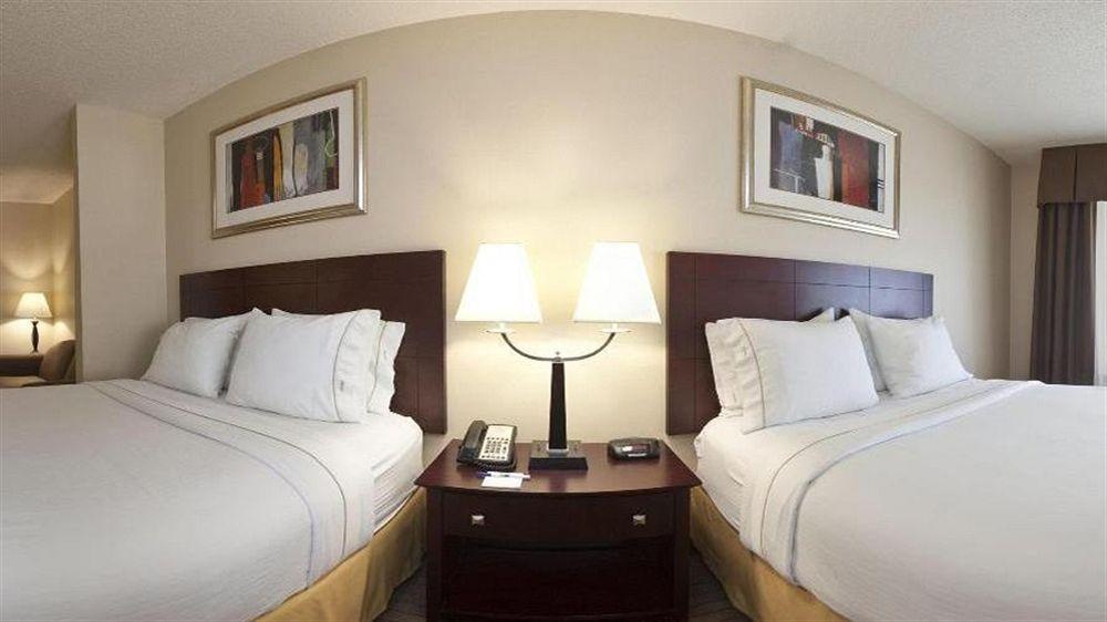 Holiday Inn Express Hotel & Suites Minot South, an Ihg Hotel