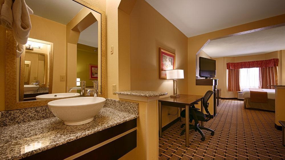 Best Western Plus Strawberry Inn & Suites