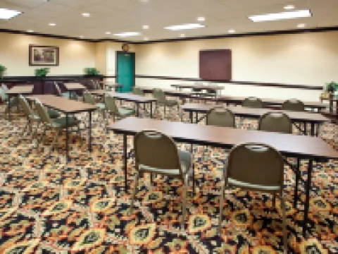 Comfort Inn & Suites Calhoun South Hotels in Calhoun