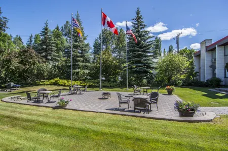 Prestige Riverside Lodge Отели в г. Квеснел