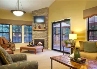 بلو جرين فاكيشنز لوريل كريست، آن أسيند ريزورت