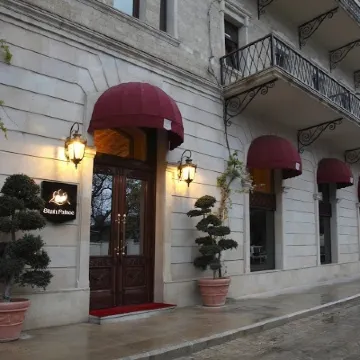 Shah Palace Luxury Museum Hotel Отели рядом с достопримечательностью «Азербайджанский национальный музей ковра»