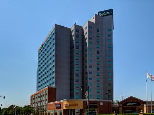 Radisson Hotel & Suites Fallsview