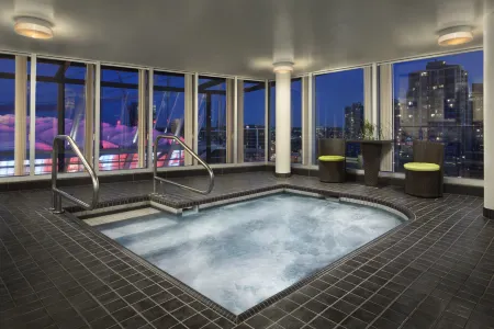 Hampton Inn & Suites, by Hilton - Vancouver Downtown Отели рядом с достопримечательностью «Пунжаби Маркет»