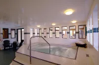 Whistler Village Inn & Suites - Hot Tub