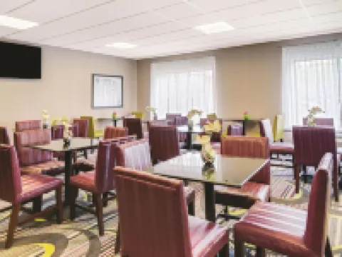 La Quinta Inn & Suites by Wyndham Clifton/Rutherford Hotels in Passaic County