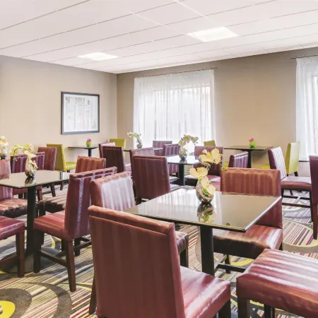 La Quinta Inn & Suites by Wyndham Clifton/Rutherford
