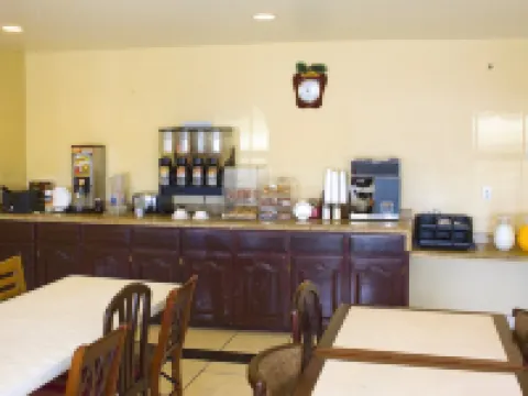 Deluxe Inn and Suites Hotels in Willacy County