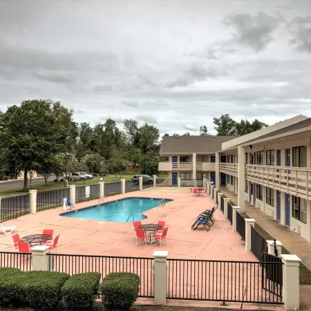 Super 7 Inn by OYO Tupelo Hwy 178