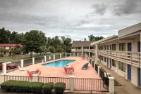 Super 7 Inn by OYO Tupelo Hwy 178