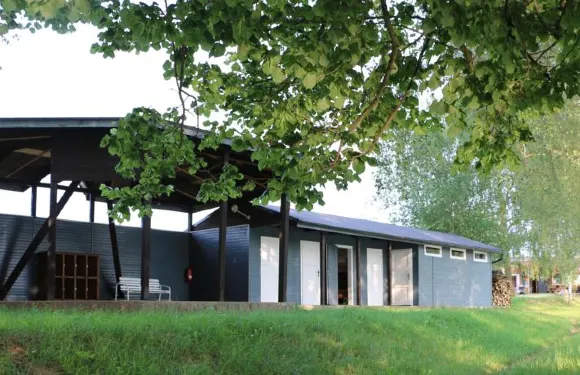 泰爾奇烏羅思騰營地旅館