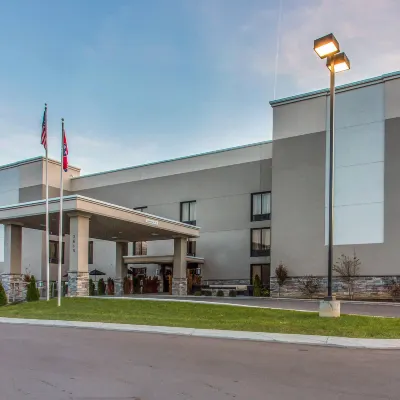 Quality Suites Nashville Airport Отели рядом с достопримечательностью «Опри Миллс»