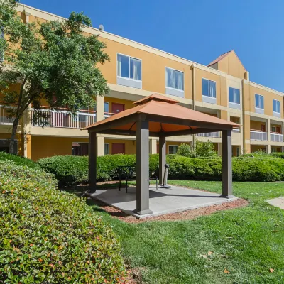 SureStay Plus Hotel by Best Western Durham Medical Center Các khách sạn gần Duke University Chapel