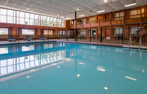 斯特吉斯小屋及套房酒店