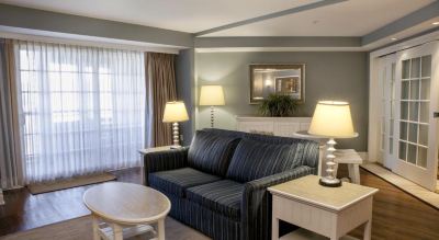 Deluxe King Suite with Sofa Bed Watkins Glen Harbor Hotel Photo