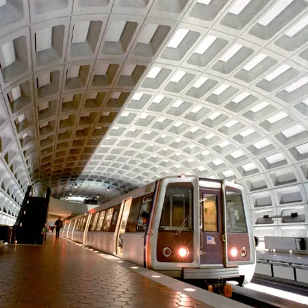 Crystal Gateway Marriott Отели рядом с достопримечательностью «Арлингтон-хаус»