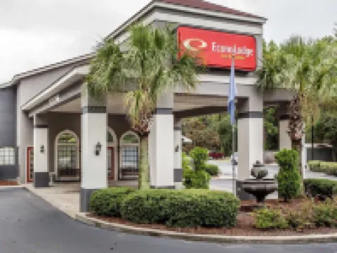 Econo Lodge Inn & Suites Cayce I-26 Airport Hotels in Cayce