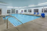 SilverStone Inn & Suites Spokane Valley - Parkplatz