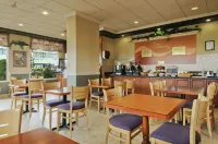 Days Inn by Wyndham Vancouver Airport - breakfast