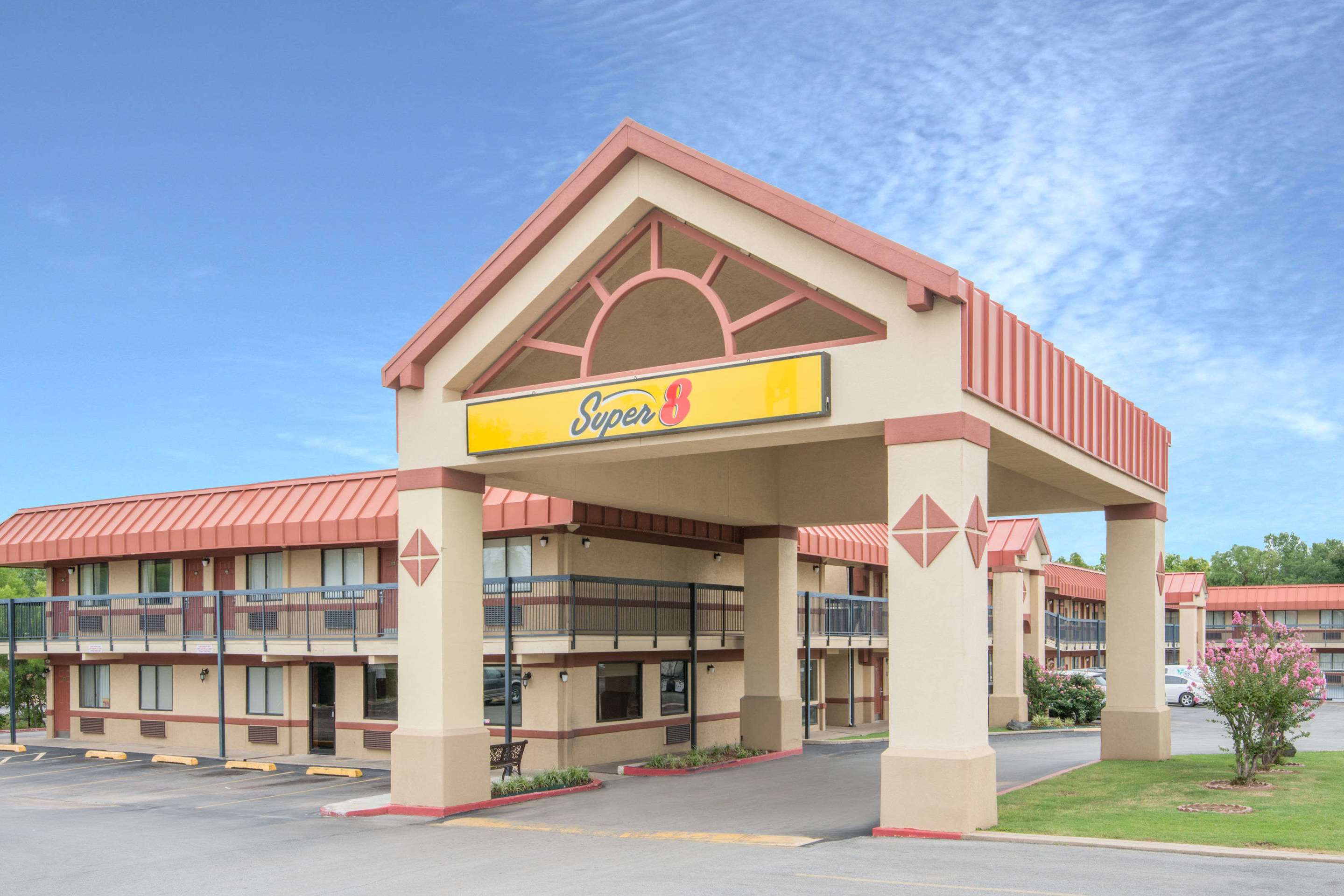 Super 8 by Wyndham Tulsa