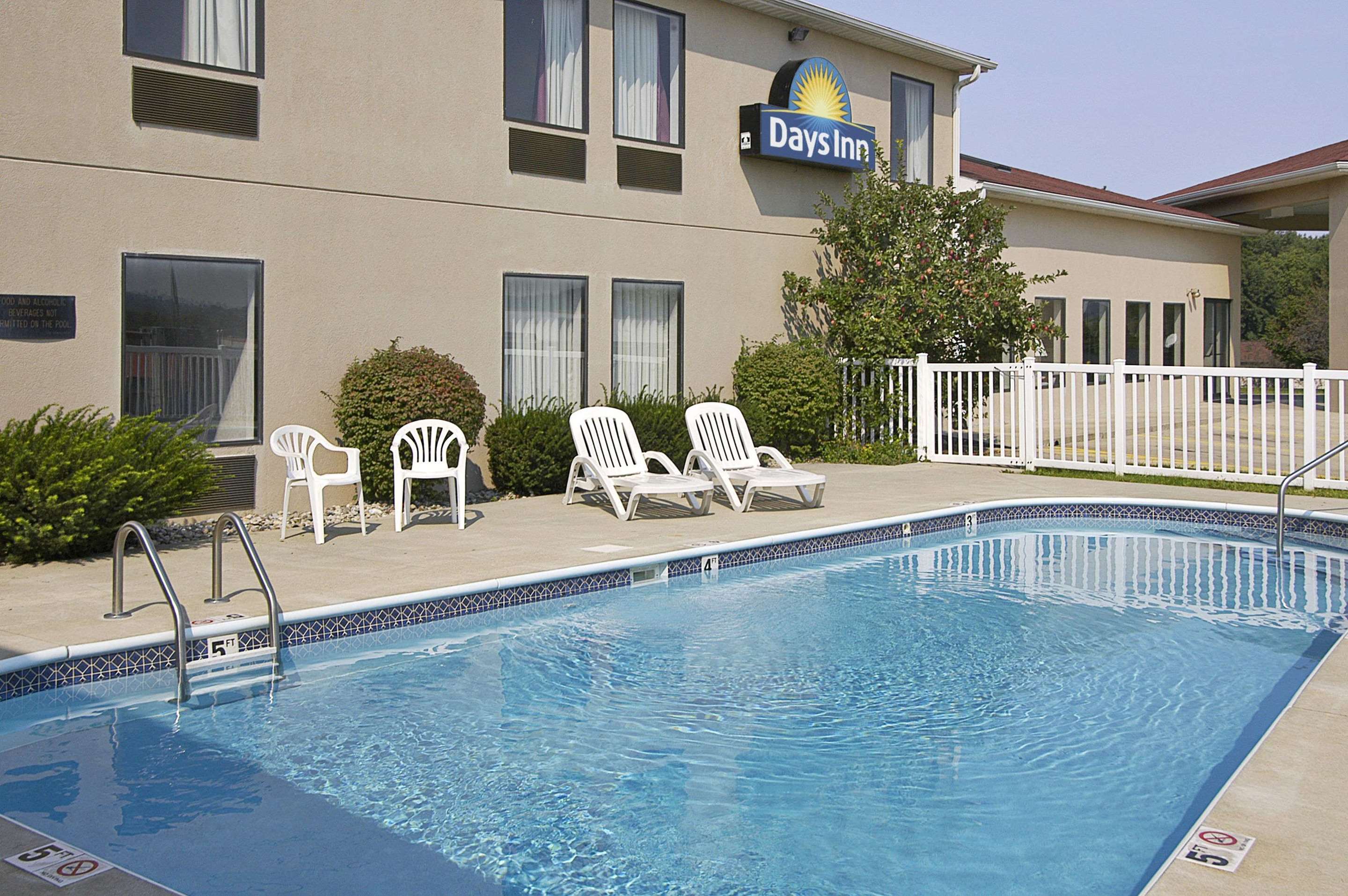 Days Inn by Wyndham Hillsboro