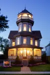 The Tower Cottage Bed and Breakfast فنادق في Manasquan