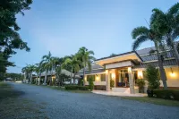Nisasiri Boutique Resort Suan Phutthatham Dharma Practice Place 주변 호텔